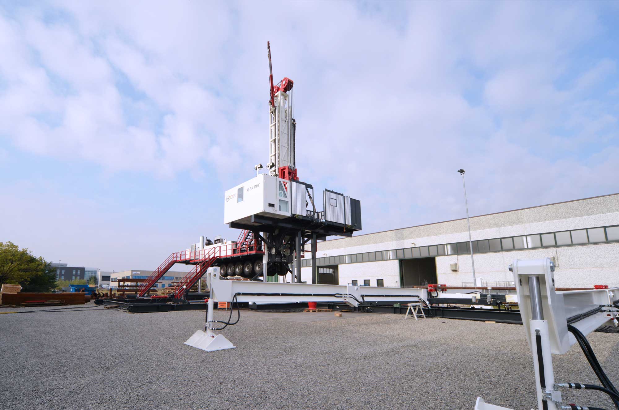 Wei | Well Equipment International - Piacenza, Italy | DS250 LT – DRILLING RIG 250 MTON